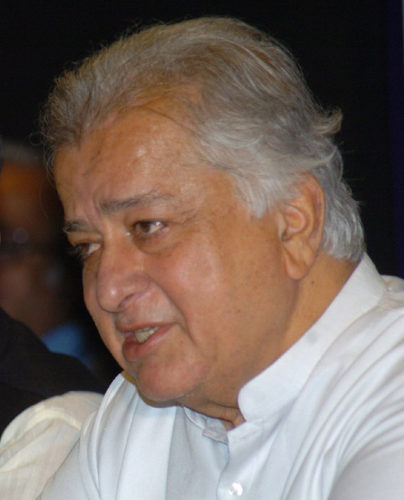 Shashi Kapoor in a white kurta speaking at a media interaction