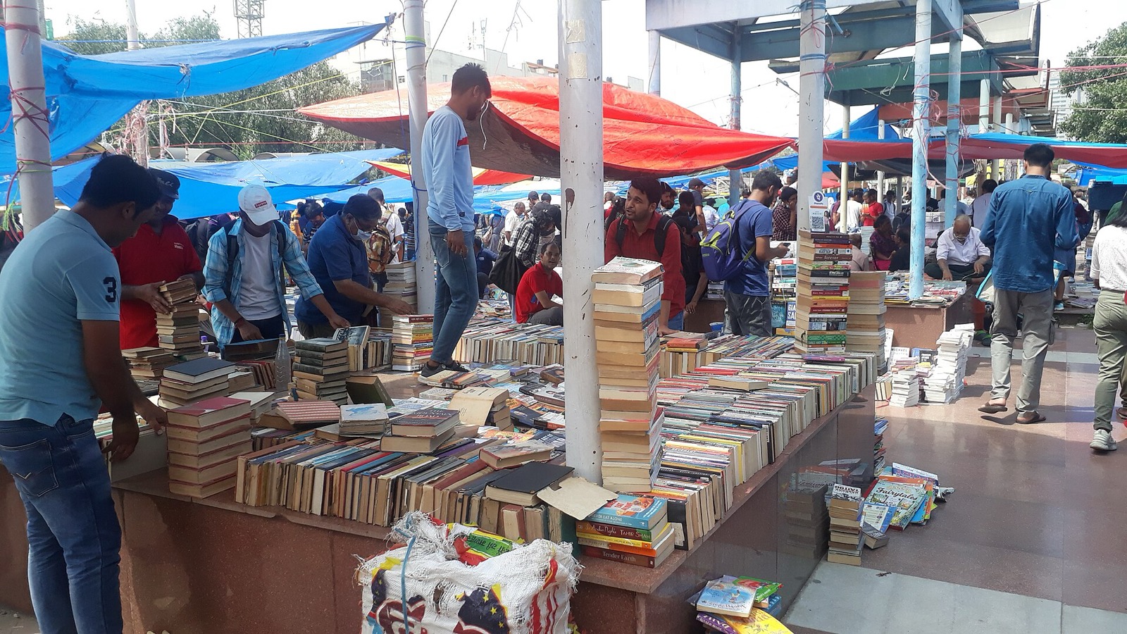 Crowded second-hand book stalls along a Daryaganj pavement in Delhi