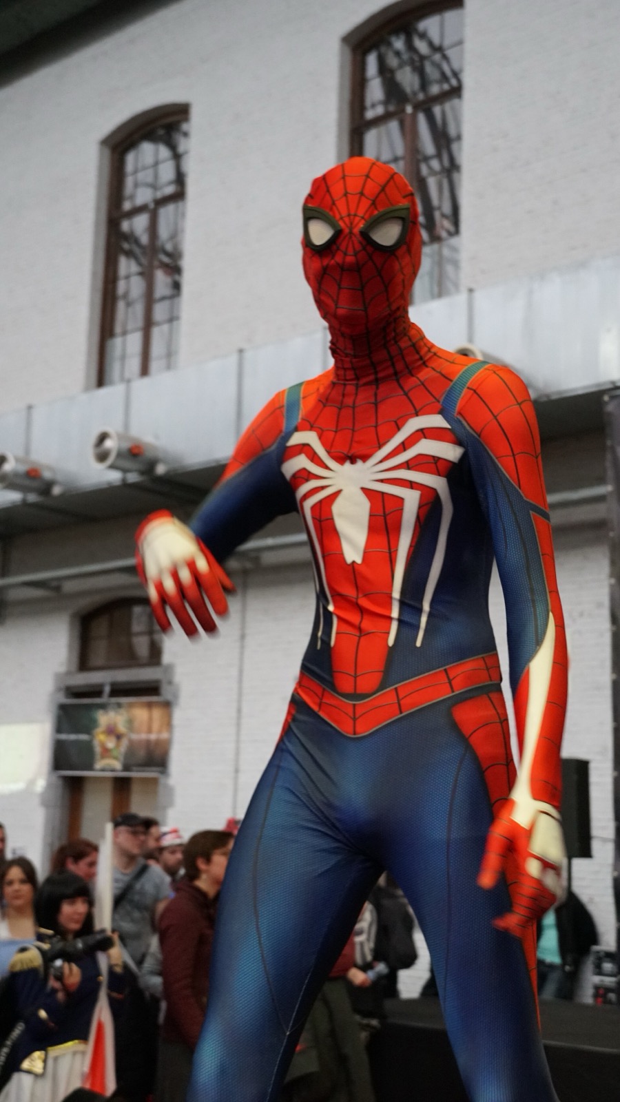 Cosplayer in a Spider-Man suit posing at Brussels Comic Con 2019